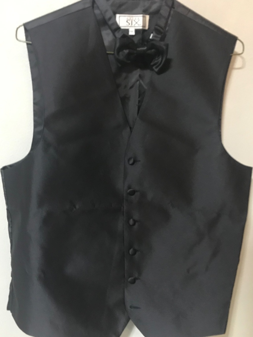 AFTER SIX MENS BLACK SATIN. EST AND BOWTIE SIZE LARGE LONG